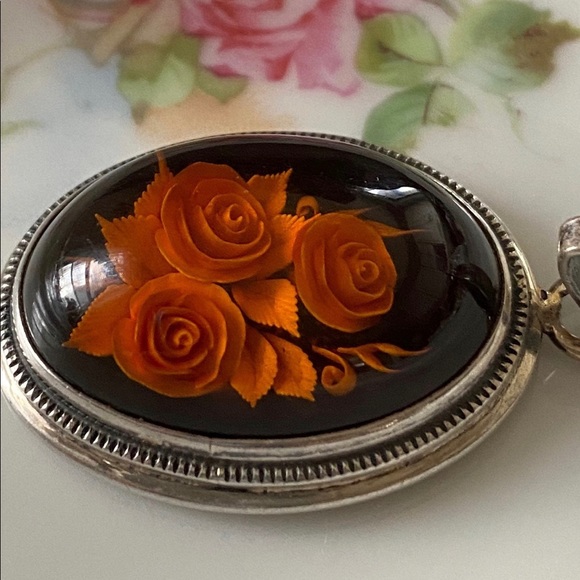 Vintage Sterling Pendant with Carved Flowers - Picture 4 of 7